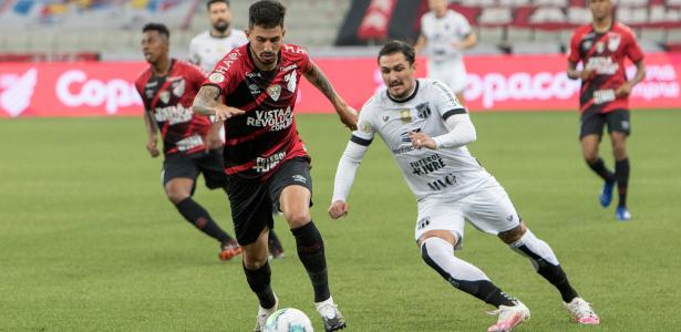 lance do duelo entre athletico pr e ceara pelo brasileirao na arena da baixada